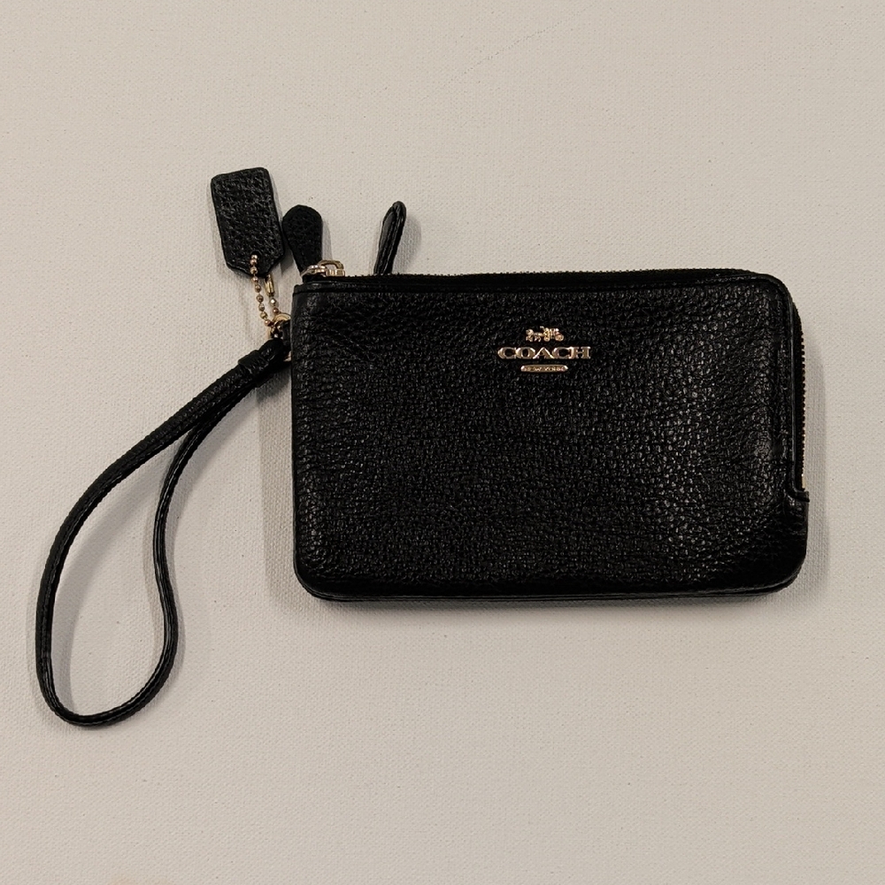 Coach Corner Zip Wristlet in Black Pebbled Leather with Gold Hardware